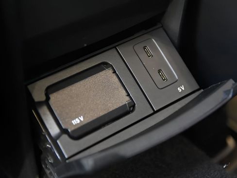 Used 2021 Mercedes-Benz GLB 35 AMG 4MATIC image 36