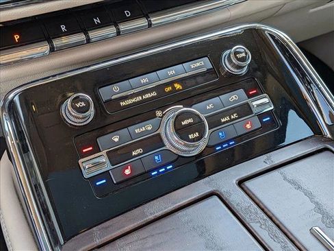 Used 2018 Lincoln Navigator Reserve w/ Technology Package image 16