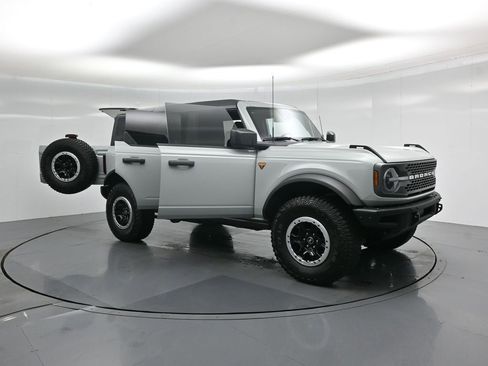 Used 2024 Ford Bronco Badlands w/ Sasquatch Package image 34