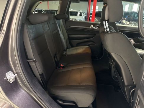 Used 2019 Jeep Grand Cherokee Laredo AWD/4WD image 28