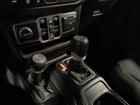 Used 2020 Jeep Wrangler Unlimited Sahara w/ Uconnect 4C Nav & Sound Group AWD/4WD image 45