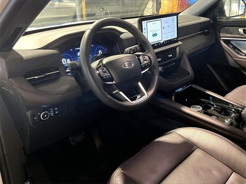 Used 2025 Ford Explorer Platinum image 14