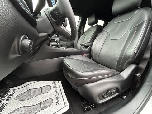 Used 2023 Jeep Compass Limited image 11