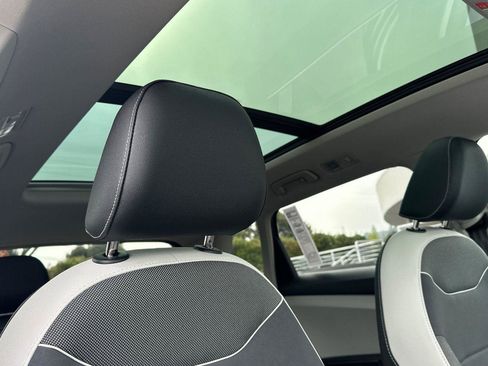 New 2026 Volkswagen Taos SE image 16