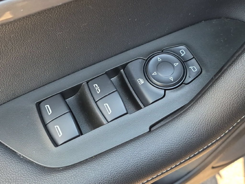 Used 2025 Chevrolet Blazer LT AWD/4WD image 10