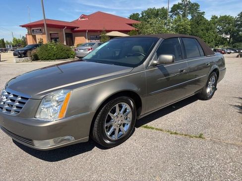 Used 2011 Cadillac DTS Luxury FWD image 3