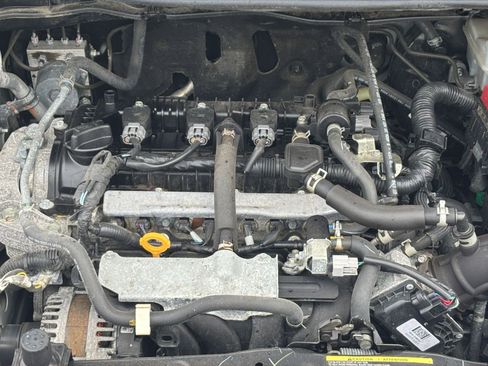 Used 2025 Nissan Versa SV FWD image 27