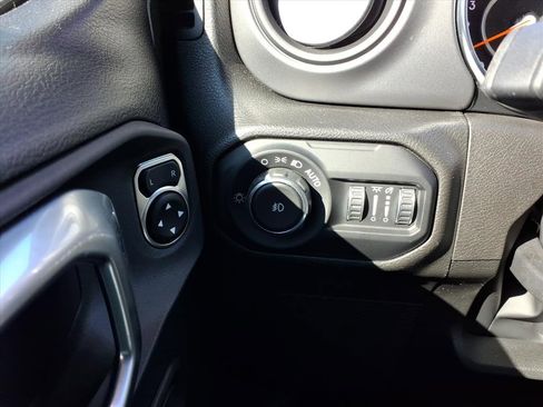 Used 2022 Jeep Wrangler Unlimited Sport image 28