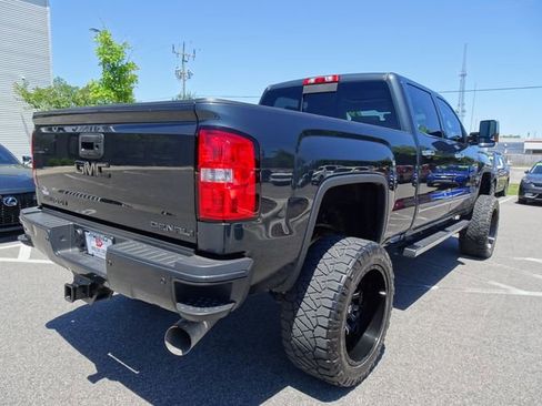 Used 2019 GMC Sierra 2500 Denali w/ Duramax Plus Package AWD/4WD image 4