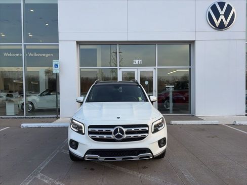 Used 2023 Mercedes-Benz GLB 250 4MATIC w/ Premium Package image 2