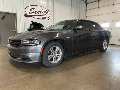 Used 2019 Dodge Charger SXT RWD image 1