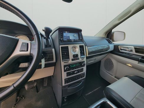 Used 2010 Chrysler Town & Country Touring Plus w/ Premium Group image 18