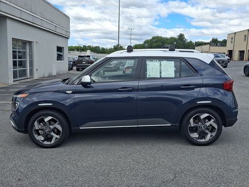 Certified 2023 Hyundai Venue Limited FWD image 8