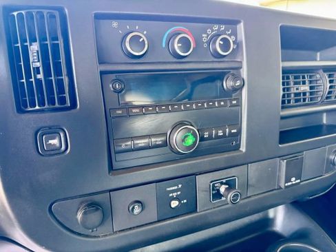 Used 2015 Chevrolet Express 2500 image 17