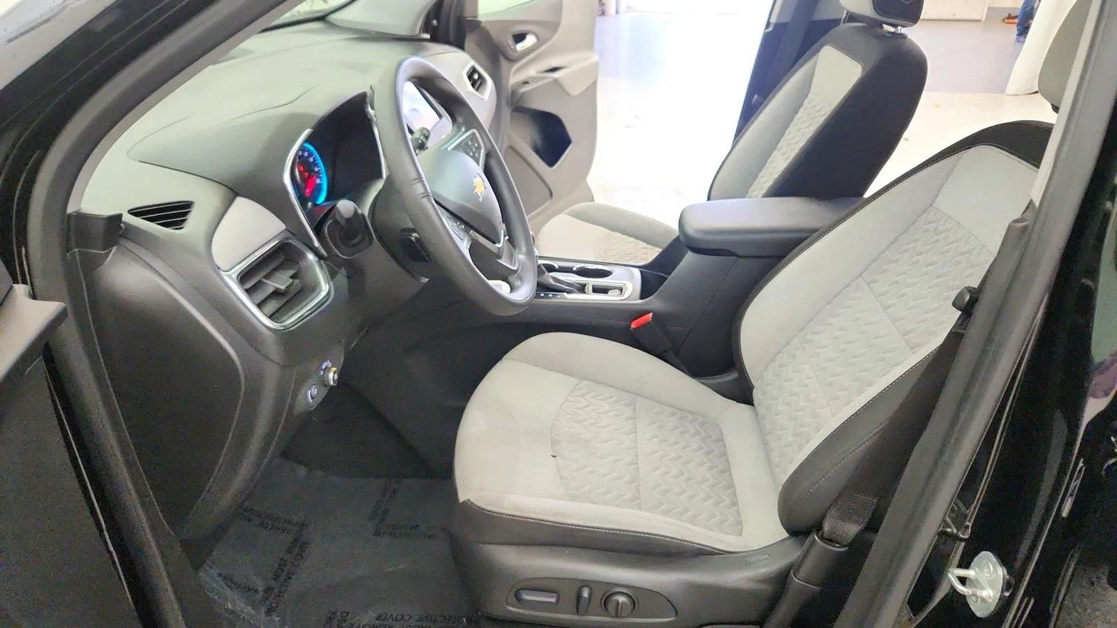 Used 2023 Chevrolet Equinox LS w/ LS Convenience Package FWD image 15