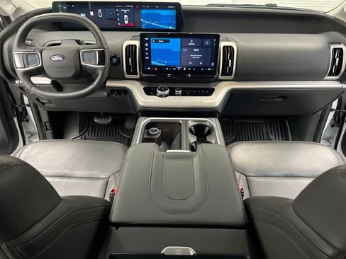 Used 2025 Ford Expedition Active AWD/4WD image 47