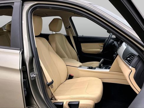 Used 2018 BMW 320i Sedan RWD image 9