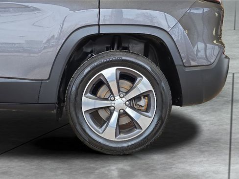 Used 2019 Jeep Cherokee Limited image 28