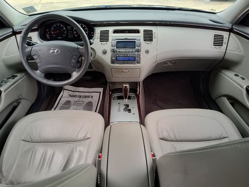 Used 2009 Hyundai Azera GLS w/ Premium Pkg 2 FWD image 19
