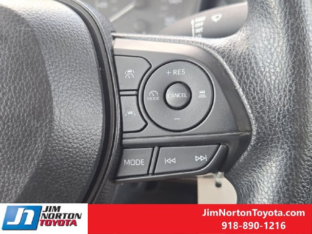 Used 2025 Toyota Corolla LE FWD image 28