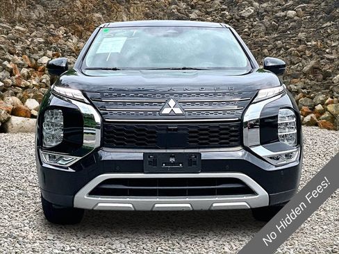 Used 2023 Mitsubishi Outlander SE FWD image 2