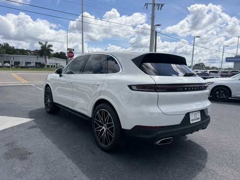Used 2024 Porsche Cayenne AWD/4WD image 5