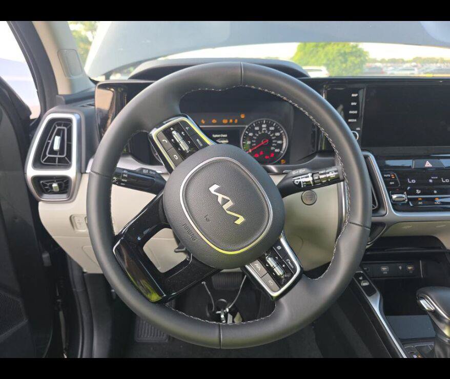 Used 2023 Kia Sorento S FWD image 4