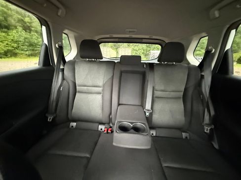 Used 2024 Nissan Rogue SV AWD/4WD image 19