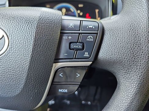 Used 2025 Toyota Camry LE FWD image 12
