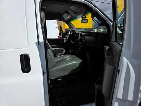 Used 2023 GMC Savana 2500 Extended w/ Driver Convenience Package image 15