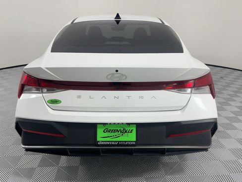 Used 2024 Hyundai Elantra SEL image 10
