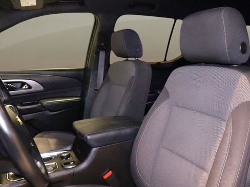 Used 2023 Chevrolet Traverse LT image 15