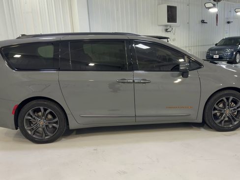 Used 2023 Chrysler Pacifica Touring-L w/ Road Tripper Package FWD image 2