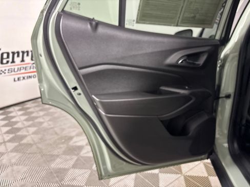 Used 2024 Chevrolet Trax RS FWD image 21