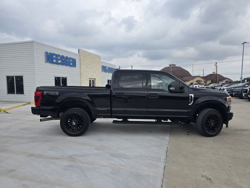 Used 2022 Ford F250 XLT w/ Black Appearance Package image 2