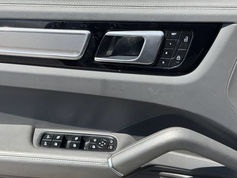 Used 2023 Porsche Cayenne Platinum Edition w/ Assistance Package AWD/4WD image 22