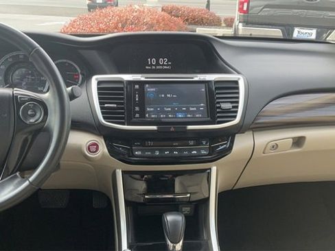 Used 2017 Honda Accord EX-L image 16