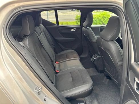 Certified 2025 Volvo XC40 B5 Plus AWD/4WD image 13