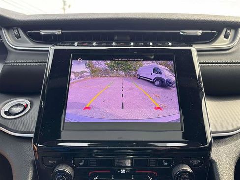 New 2025 Jeep Grand Cherokee Altitude image 11