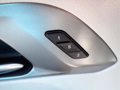 Used 2024 Chrysler Pacifica Touring-L FWD image 18