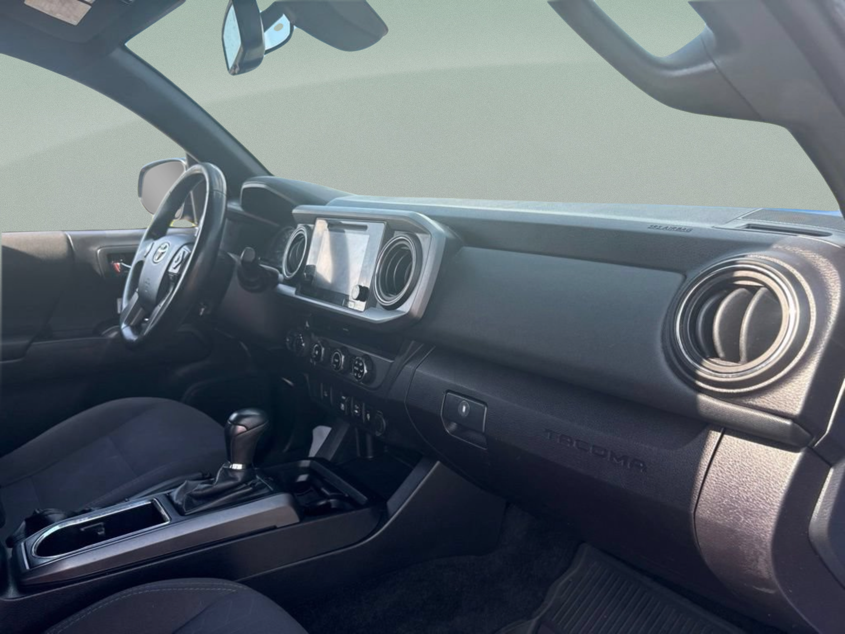 Used 2018 Toyota Tacoma TRD Off-Road AWD/4WD image 24