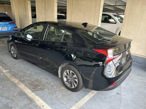 Used 2022 Toyota Prius Limited w/ Premium Convenience Package FWD image 2