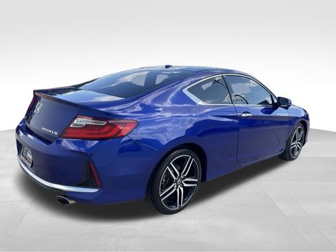 Used 2017 Honda Accord Touring image 5