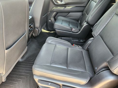 Used 2023 Chevrolet Suburban Z71 w/ Luxury Package AWD/4WD image 28