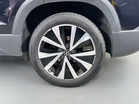 Certified 2022 Volkswagen Taos SE w/ Panoramic Sunroof Package image 28