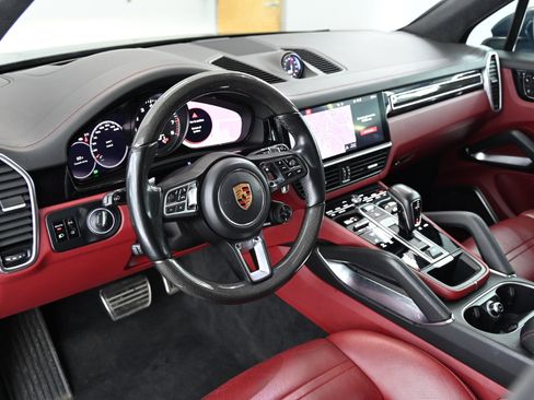 Used 2019 Porsche Cayenne Turbo w/ Sportdesign Package image 22