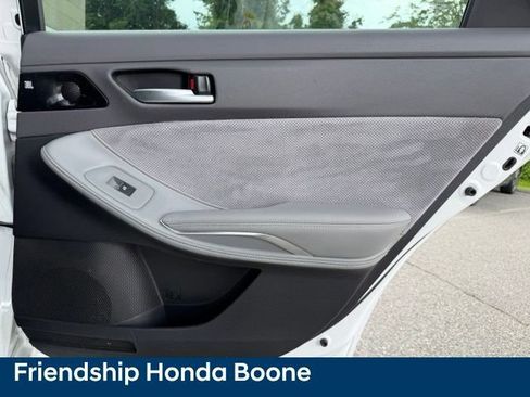 Used 2019 Toyota Avalon Touring w/ Advanced Safety Package FWD image 41