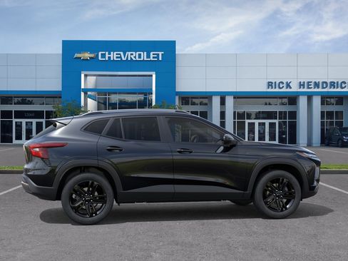 New 2026 Chevrolet Trax ACTIV w/ Sunroof Package FWD image 7