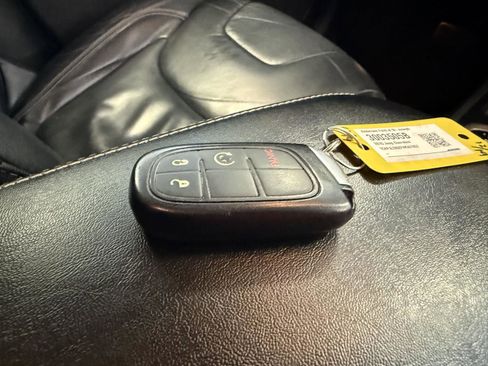 Used 2015 Jeep Cherokee Limited image 32