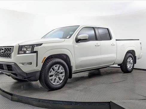 Used 2022 Nissan Frontier SV w/ Technology Package RWD image 2